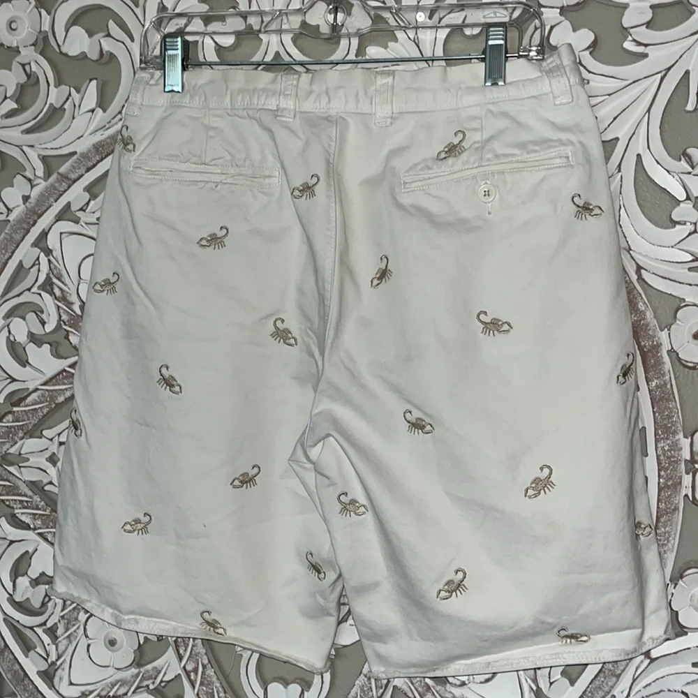 J Crew White Broken In Embroidered Scorpion Cut Off Bermuda Shorts Mens sz31 EUC